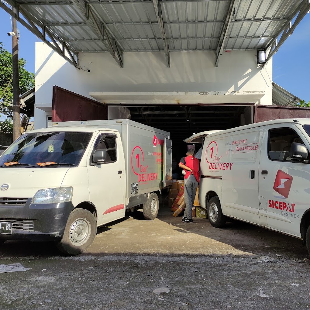 SiCepat Ekspres Jember Cargo - Jl. Letjen Sutoyo, Jember, Jawa Timur