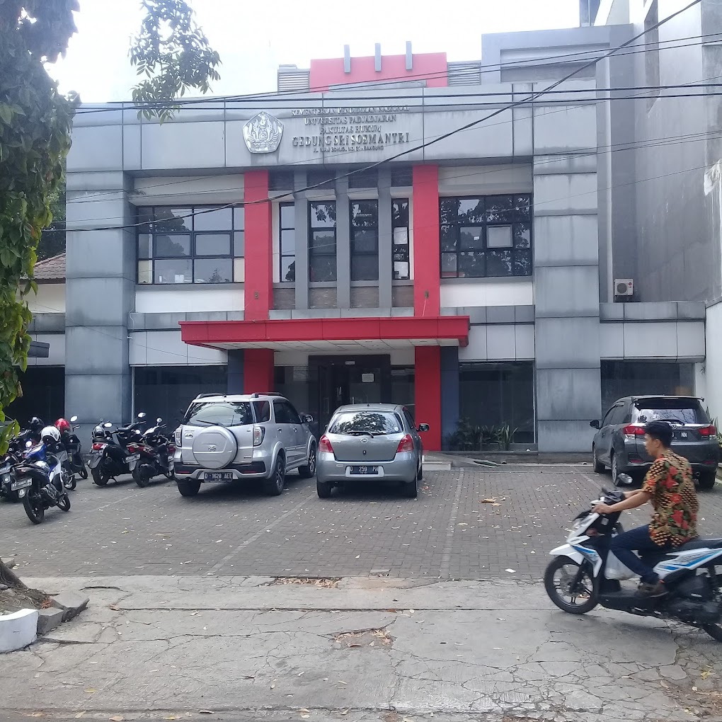 Gedung Sri Soemantri Fakultas Hukum Universitas Padjadjaran - Bandung, Jawa Barat