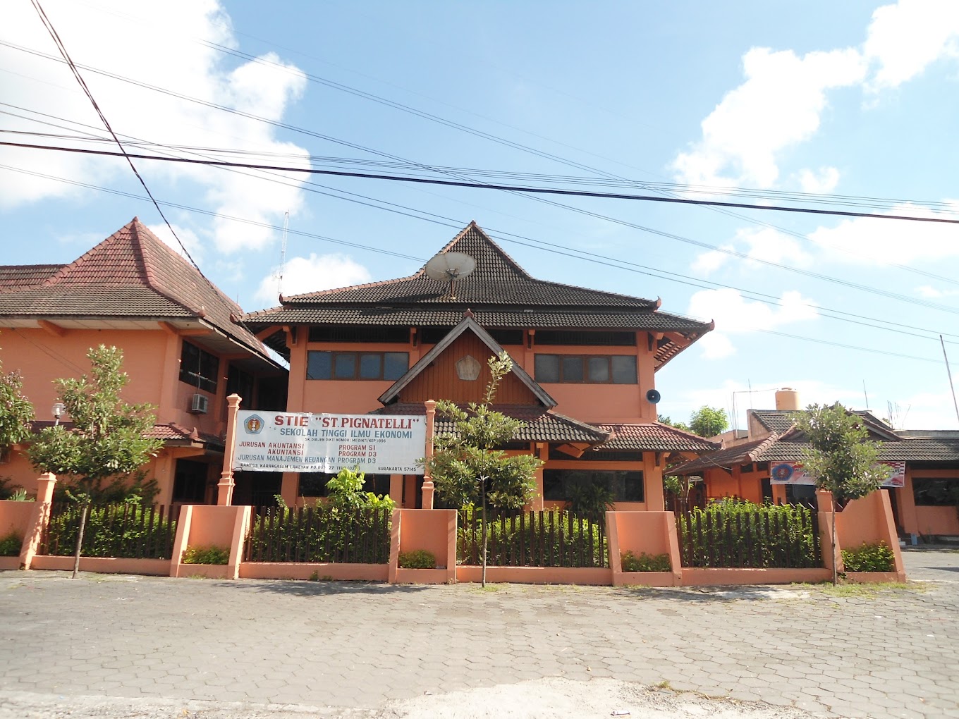 Sekolah Tinggi Ilmu Ekonomi St Pignatelli