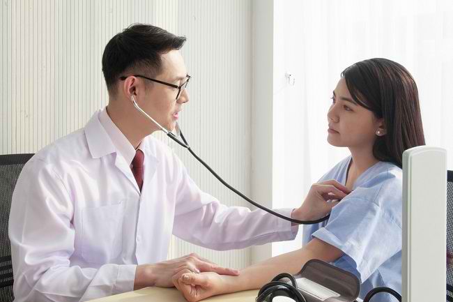 Dokter Lintje Telli Awaloei. SpPD - Manado, Sulawesi Utara
