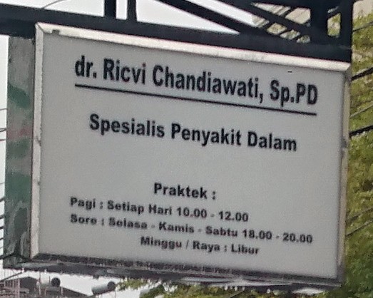 Dr. Ricvi Candiawati, Sp. PD - Manado, Sulawesi Utara