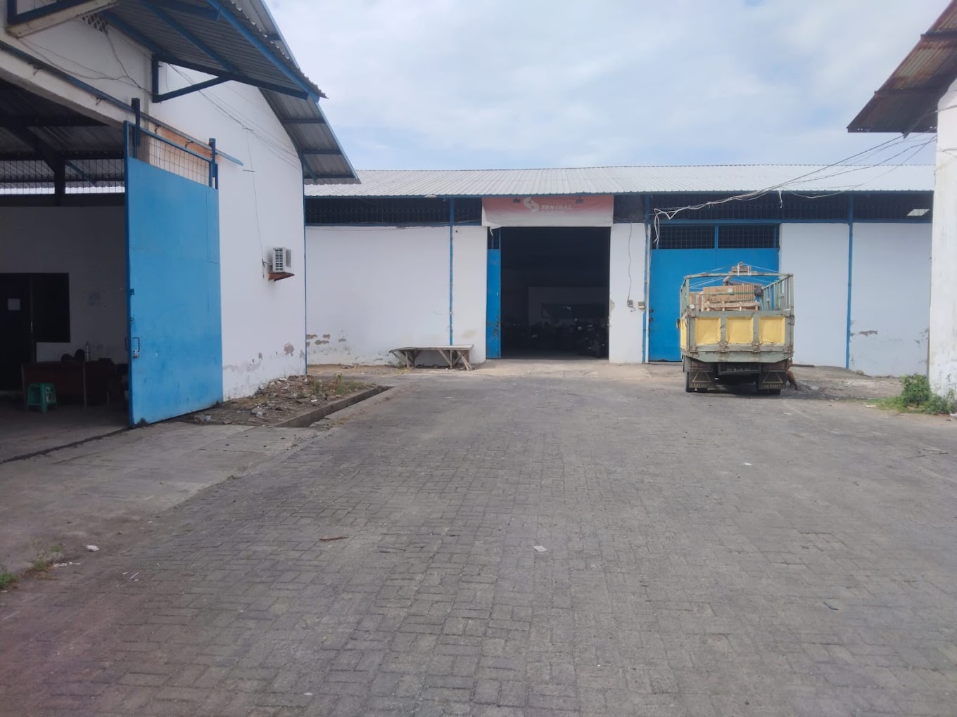 Sentral Cargo Pusat - Makassar, Sulawesi Selatan