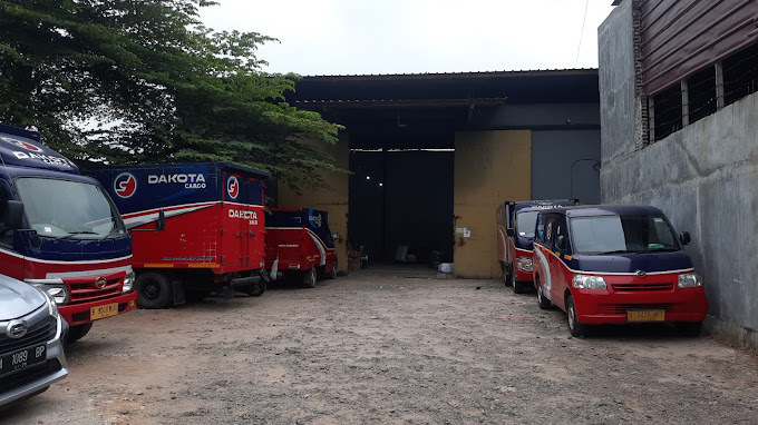 Drop Point Dakota Cargo Kaligandu Serang - Serang, Banten