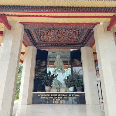 Monumen Baptis Katolik Pertama di Toraja - Tana Toraja, Sulawesi Selatan