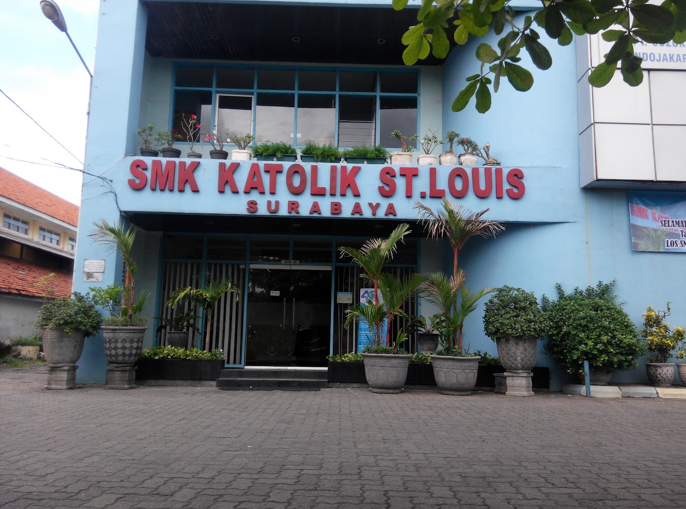 SMK Santo Louis Surabaya