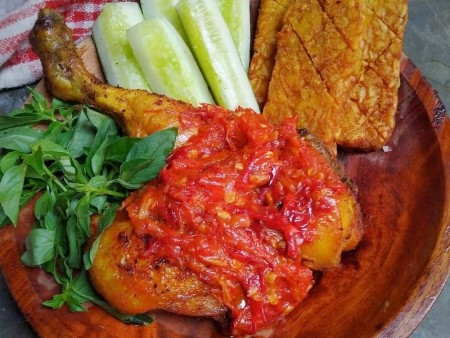 Ayam Penyet Pramuka (Porsi Kuli) - Samarinda, Kalimantan Timur