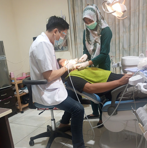 Praktek Dokter Gigi Drg. Toony Hansel Liwu - Kotamobagu, Sulawesi Utara