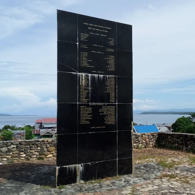 Monumen Trikora Salakan - Banggai, Sulawesi Tengah