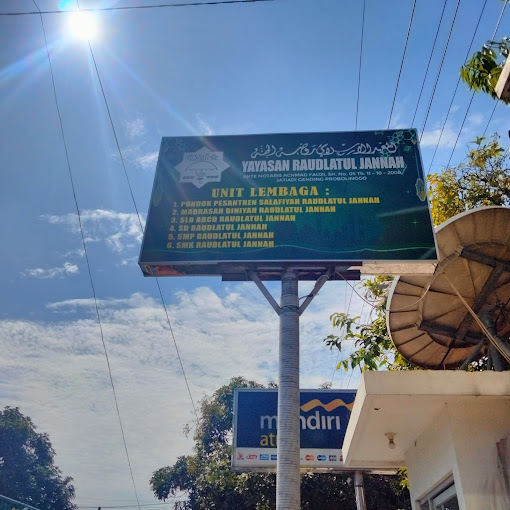  Pondok Pesantren Raudlatul Jannah Klaseman Gending- Probolinggo, Jawa Timur