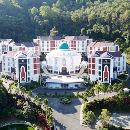 Al-Izzah International Islamic Boarding School - Malang, Jawa Timur