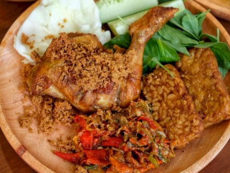 Ayam Penyet Suroboyo - Mertoyudan, Magelang, Jawa Tengah