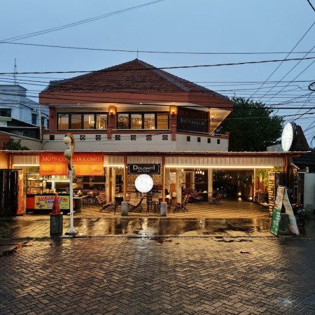 Dolomiti Ice Cream & Cafe - Sidoarjo, Jawa Timur