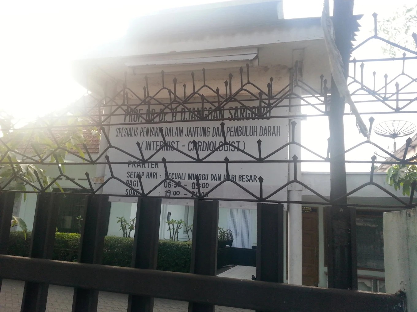 Prof.Dr.dr. Djanggan Sargowo, Sp.PD,SPJP(K) FIHA - Malang, Jawa Timur Prof.Dr.dr. Djanggan Sargowo, Sp.PD,SPJP(K) FIHA - Malang, Jawa Timur
